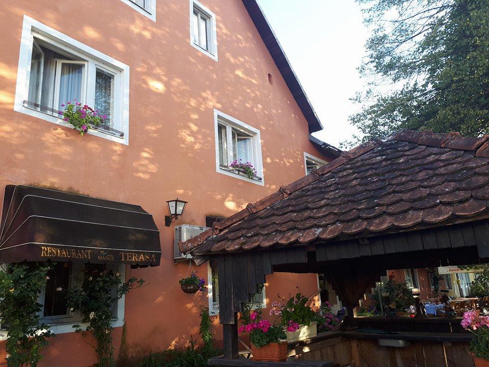 Hotel Mance Brod na Kupi Εξωτερικό φωτογραφία